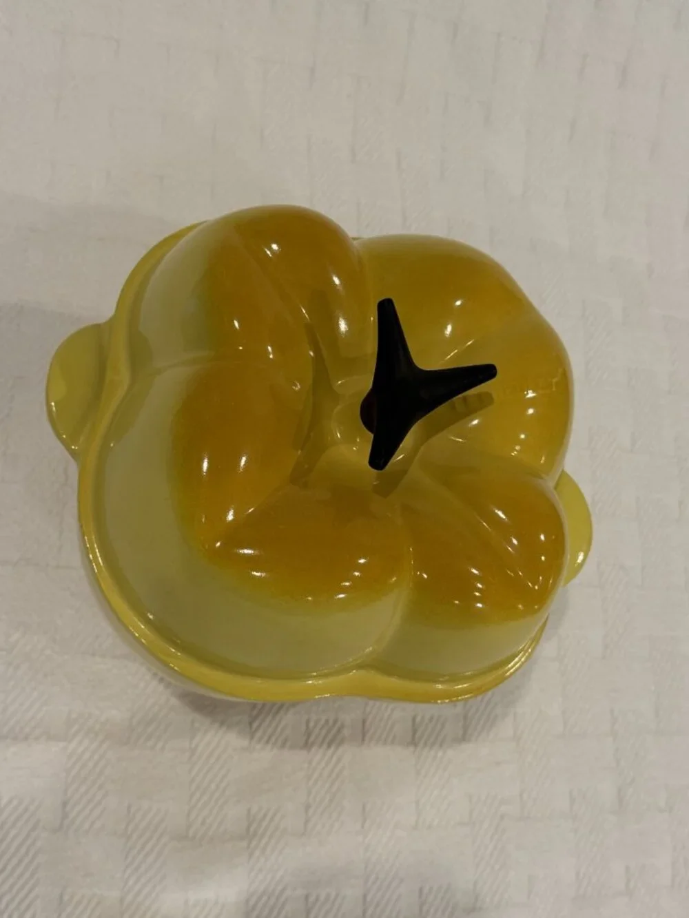 Le Creuset Yellow Bell Pepper Cocotte – Enameled Cast Iron Covered Casserole